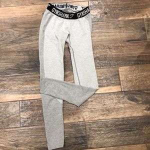 Gym shark leggings